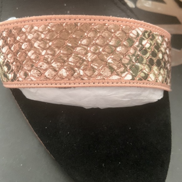 SHOES - Picture 7 of 7